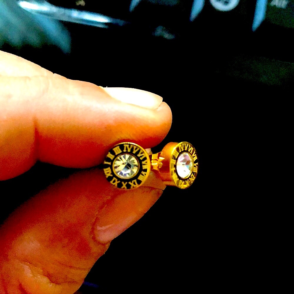 🔥Pl2🔥Roman Studsw/White Sapphire& Roman Numerals - Picture 3 of 7